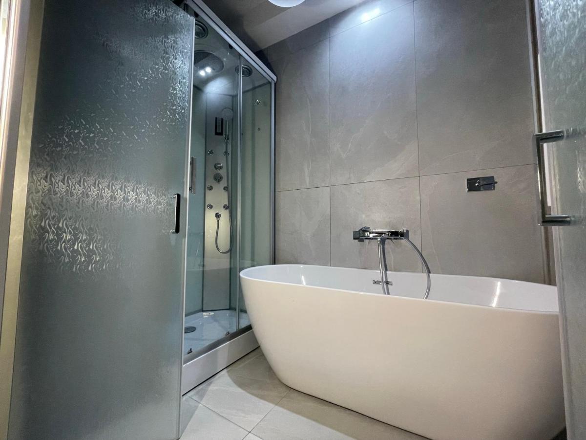 Spanish Steps Glamour & Sauna Luxury Apartment **** Roma Esterno foto